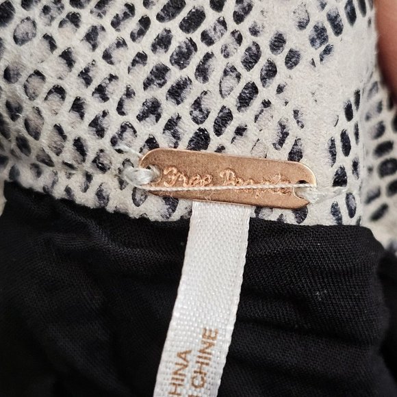 Free People Midnight Magic Snake Print Zip Mini Skirt Ladies Size 8 (M) Stretchy - Picture 3 of 13